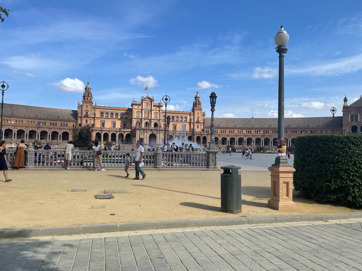 La plaza de España in María Luisa’s park.