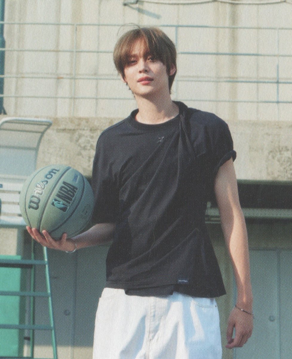 eunseokarchives's tweet photo. boy crush https://t.co/0LGq7qHr3W