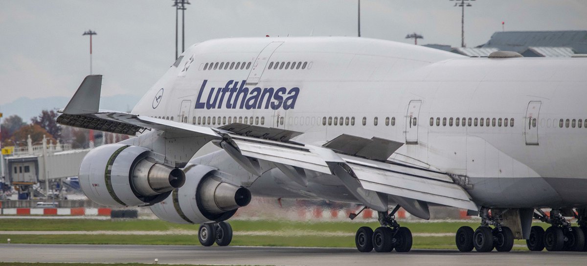 Kent_YVR's tweet photo. Go big or go home 😁 I might as well catch the biggest current daily @yvrairport. @lufthansa @boeing #747 #DABVW https://t.co/OA2utBBMEs