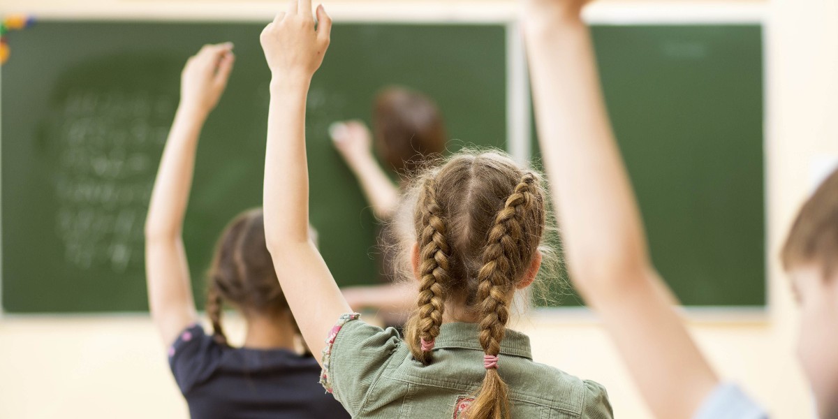 Professor @AnneWhitworth1 and @SamuelDCalder will join colleagues from across Australia and Tasmanian speech pathologists to research the best approaches to support the mental health of children with language difficulties after a $1 million funding boost: utas.au/ai