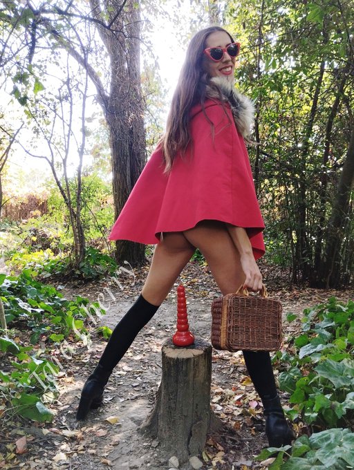 Petite photo de ma promenade dans les bois hier, j'allais voir ma grand-m&egrave;re mais &ccedil;a &agrave; vite d&eacute;rap&eacute; quand<a href="/tag/sexy"class="tags"><span>#sexy</span></a><a href="/tag/ass"class="tags"><span>#ass</span></a><a href="/tag/outdoor"class="tags"><span>#outdoor</span></a><a href="/tag/flashing"class="tags"><span>#flashing</span></a><a href="/tag/exhibitions"class="tags"><span>#exhibitions</span></a><a href="/tag/lundigambettes"class="tags"><span>#lundigambettes</span></a>