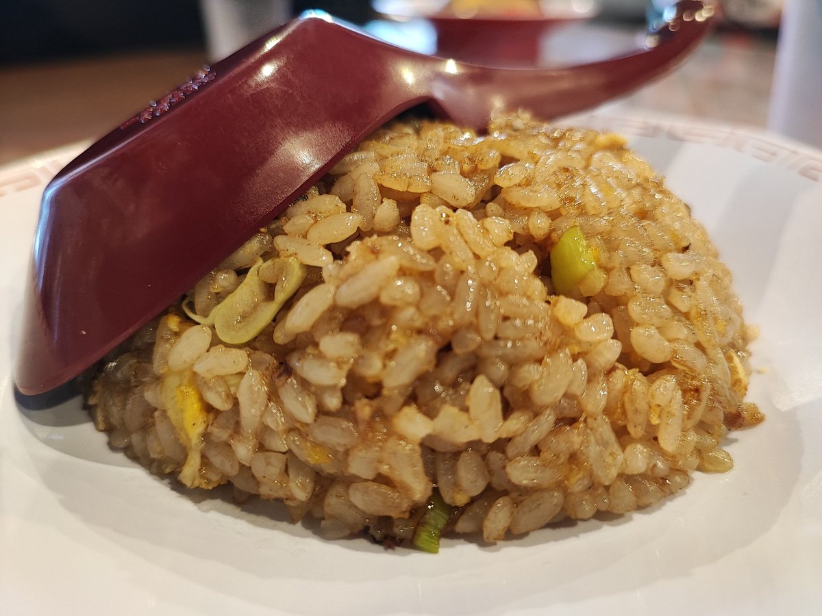 そして昼飯🍴 アサヒ製麺の冷麺！ しばらくやってるみたい！ 俺は冬でも食べたい！ なぜ焼肉屋の韓国冷麺は年中あるのに、中華系の冷麺は夏季限定なんだろう🤔いつも不思議に思う。俺は年中食べたいのに😤 俺がおかしいのかな？