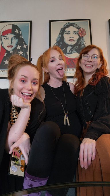 Redhead triple threat in Seattle 🇺🇸 Who remembers Gingerotica? 🔥 @LittlebitLizbit and @SGroaGarnett https://t