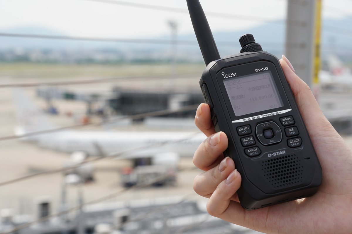QSOはもちろん、受信も楽しもう♪ ID-50はFMラジオやVHFエアバンドの