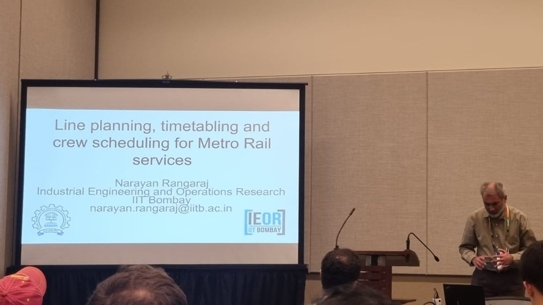 NarayanRangaraj's tweet image. Start of my talk at #INFORMS2023.  Thanks to Yousef Boulaksil for the photo!  Started a couple of minutes late, but made up.  The session had presentations about rail in India and Europe, in Phoenix, AZ, in the US!  Indicative of something or other.