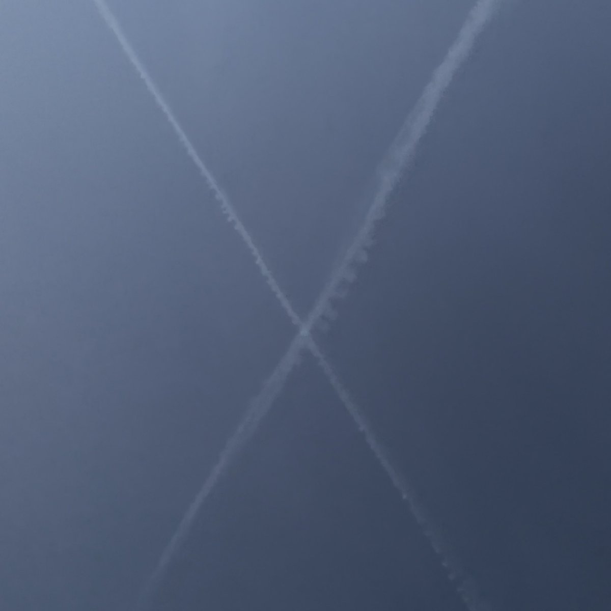 Autism_Carspot's tweet photo. ✈️✖️✖️ A rare sighting of the sky's secret language! Two letter X's etched by planes. Maybe one day @elonmusk will decode the message. 🚀 #AviationArt #SkyCryptics #ElonMusk https://t.co/44XGg6K2vW