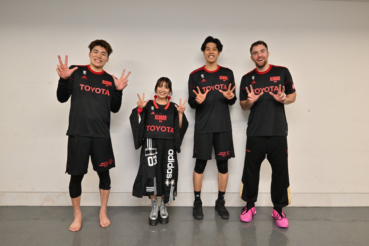 ホーム開幕戦ハーフタイムショー🎤
miwaさんに出演いただきました✨

「ヒカリヘ」「君に出会えたから」を披露😊
満員の代々木第一体育館を素晴らしい歌声で盛り上げていただきました！ありがとうございました🙇
#アルバルク東京 #WE

🎥ハーフタイムショーも見逃し配信
basketball.mb.softbank.jp/lives/501325?u…