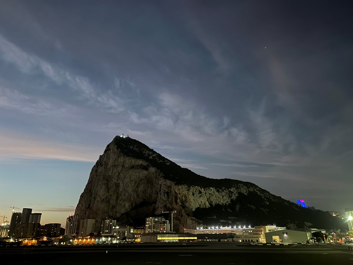 16 Oct - Good morning #Gibraltar Another very warm day for the time of year with some hazy sunshine, but with increasing amounts of high cloud. Mainly dry, but a small chance of an isolated shower. Gentle SW'ly winds, perhaps backing SE'ly at times. High around 26C