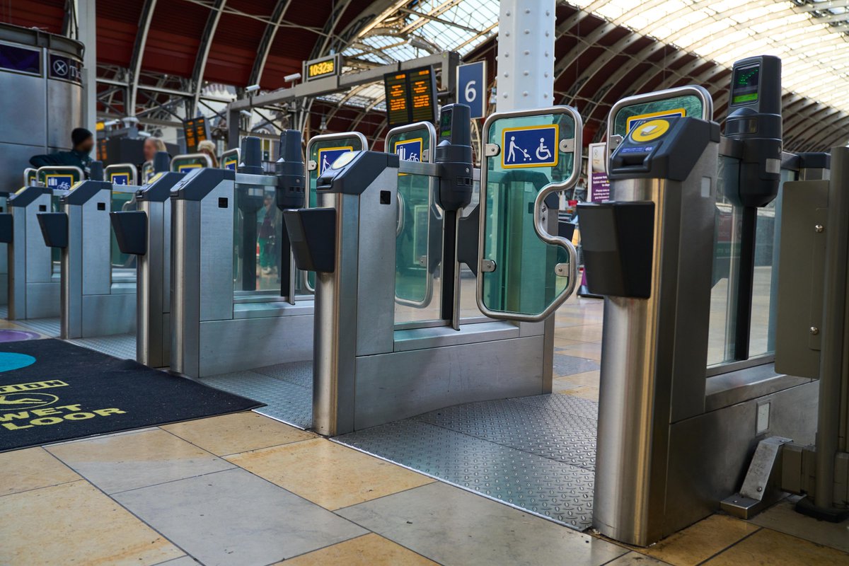 HeathrowExpress's tweet photo. Good morning from Heathrow Express! 🚆

Have a question about your journey? - Feel free to Tweet or DM us 📥 https://t.co/9PmrEMJd8N