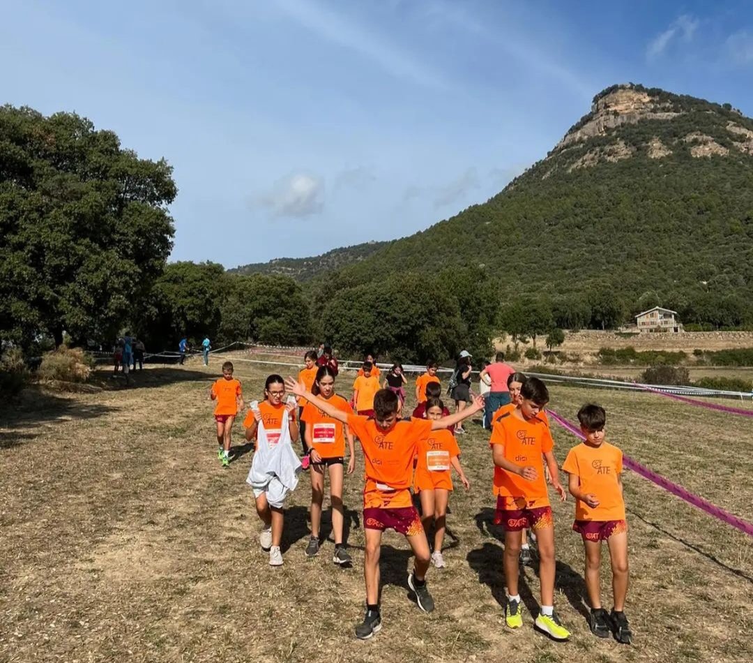 𝘾𝙖𝙢𝙥𝙞𝙤𝙣𝙖𝙩 𝘾𝙖𝙩𝙖𝙡𝙪𝙣𝙮𝙖 𝙧𝙚𝙡𝙡𝙚𝙪𝙨 𝙢𝙞𝙭𝙩𝙚𝙨 𝘾𝙍𝙊𝙎
📍L' Espunyola.
L' @atebre ha debutat amb 4 equips mixtes: equip sub10, sub12, equip sub14 A, equip sub14 B. 
Gràcies a l'organització del club @jab_berga i pel Consell Comarcal del Berguedà.