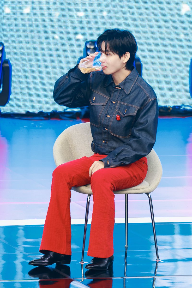 러뷔유 tweet media