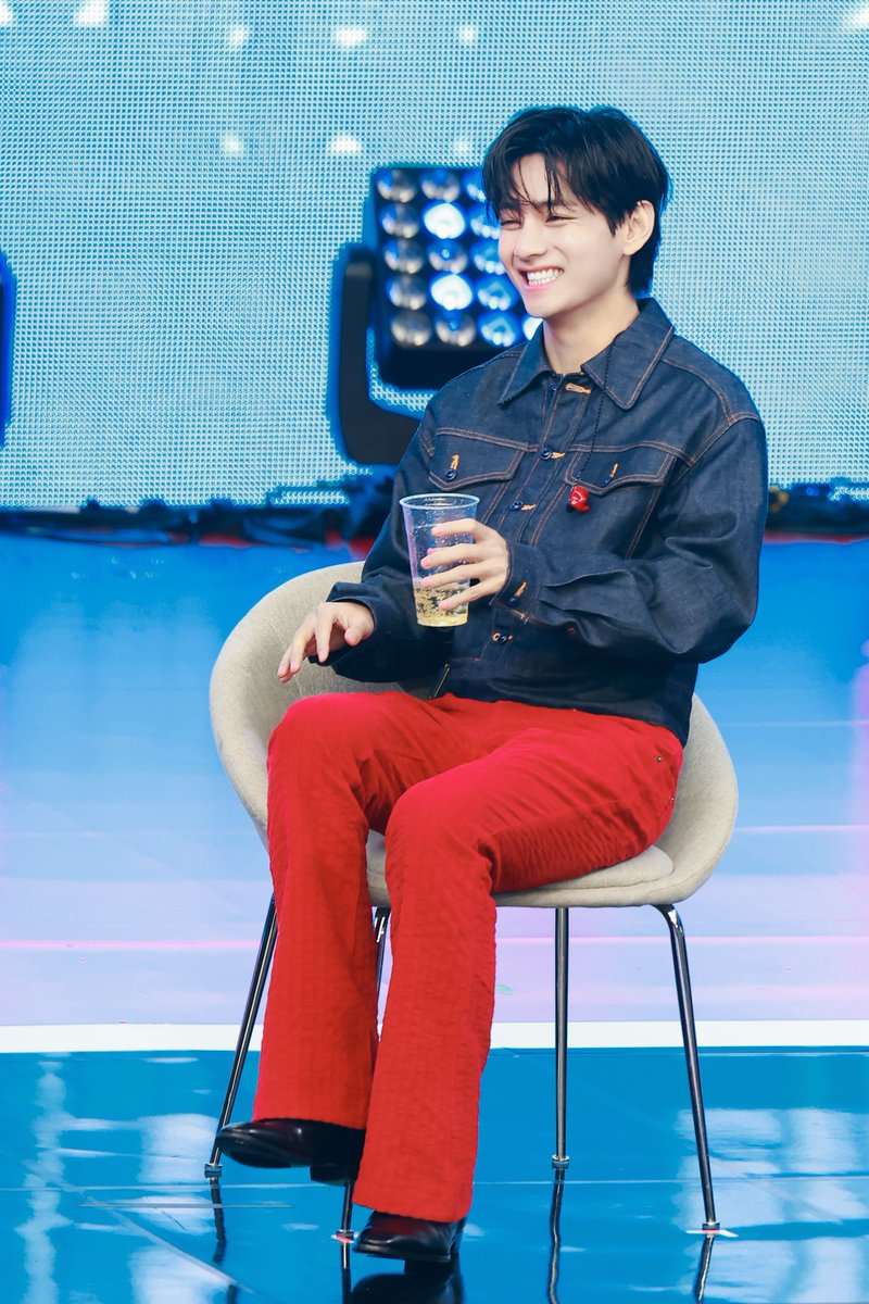 러뷔유 tweet media