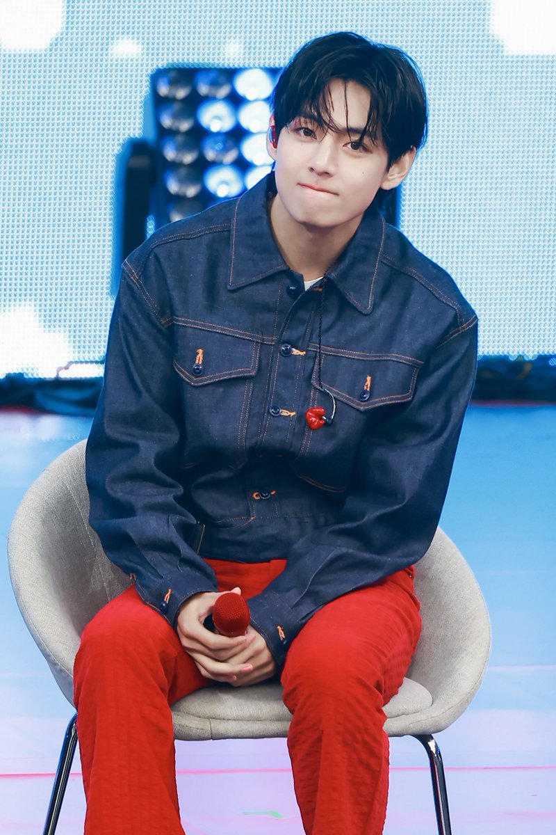 러뷔유 tweet media