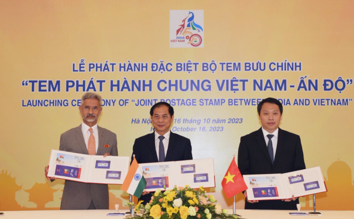 DrSJaishankar's tweet photo. Jointly unveiled along with @FMBuiThanhSon the commemorative stamps celebrating 50 years of establishment of diplomatic ties between 🇮🇳 and 🇻🇳. 

Stamps depicting Kalaripayattu and Vovinam captures our shared affinity for sports and celebrates the strong cultural, social & people-to-people links between 🇮🇳 and 🇻🇳.