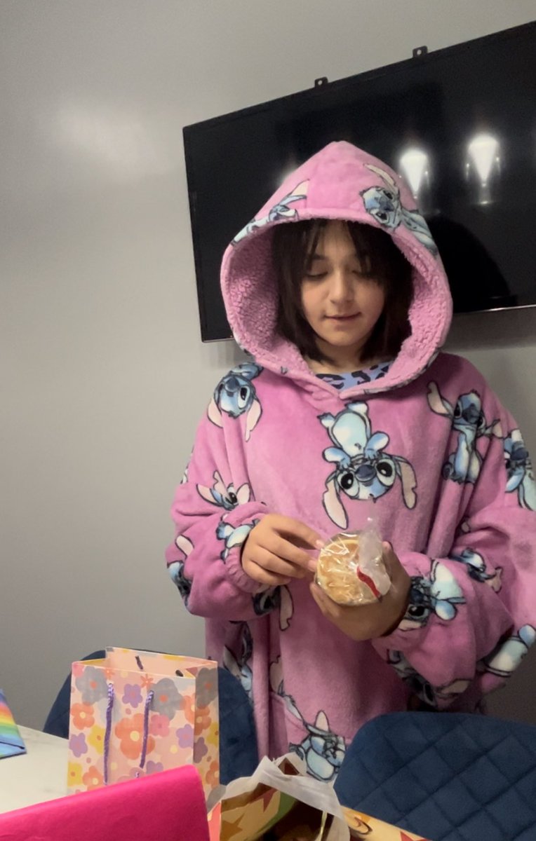 MRSDHYDE's tweet image. Another year, another birthday present to confuse her 🤣
See you Saturday Cardiff 🥳 
#wearestorm @Mcr_Storm always days 🚌