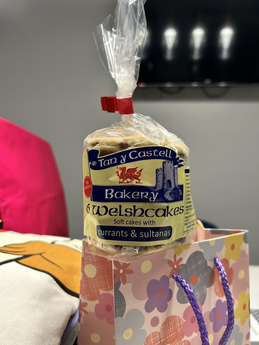 MRSDHYDE's tweet image. Another year, another birthday present to confuse her 🤣
See you Saturday Cardiff 🥳 
#wearestorm @Mcr_Storm always days 🚌