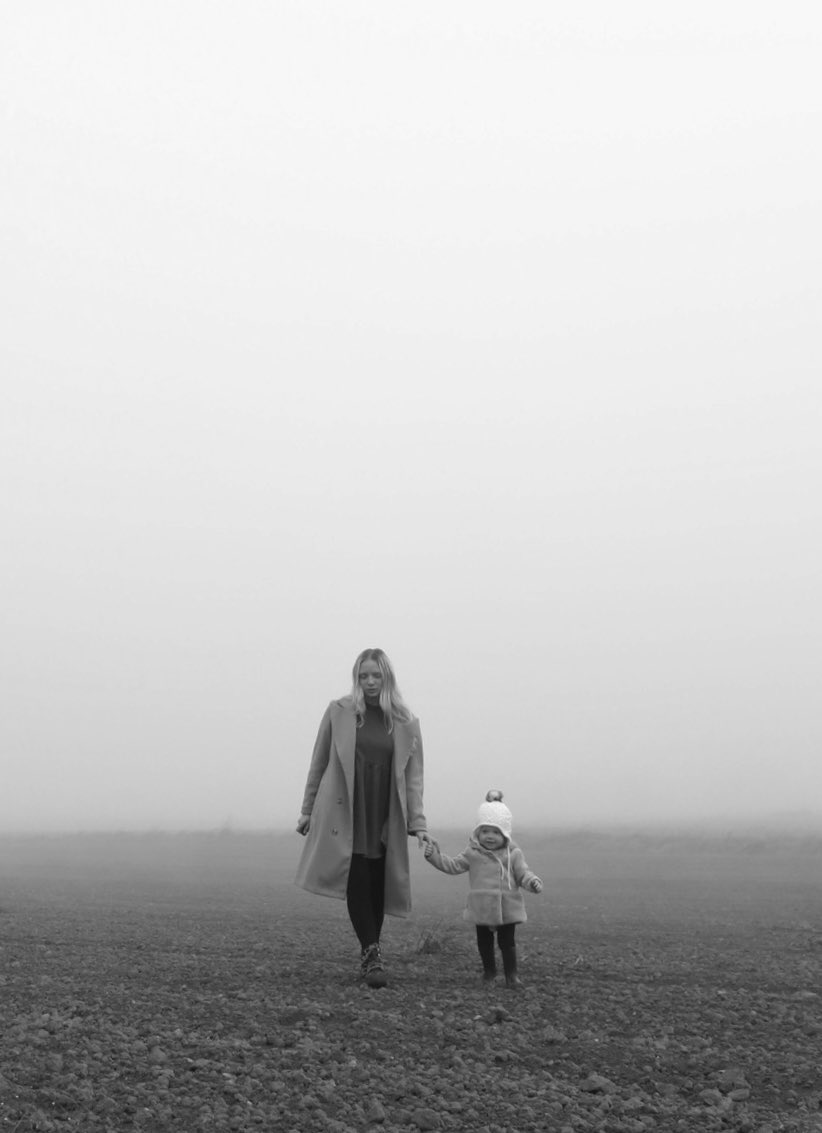 geminidose's tweet photo. Most moms want sunset photos with their kids…

Then there’s me: https://t.co/6kQ8N1ve1i