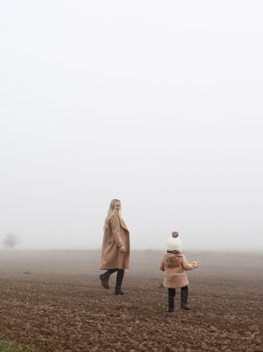 geminidose's tweet photo. Most moms want sunset photos with their kids…

Then there’s me: https://t.co/6kQ8N1ve1i