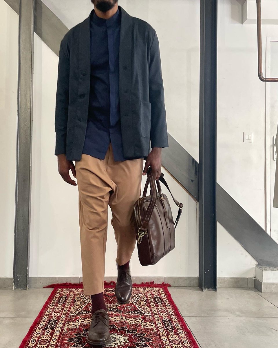 EMIR_STORE's tweet photo. ✔️ EMIR ne suit pas la tendance mais lorsque celle-ci est en cohérence avec ses valeurs, alors elle est accueillie à bras ouverts.
👍🏽 Découvrez le style Preppy à travers le regard EMIR.
🗞Lien de l'article ⬇️⬇️⬇️
#stylepreppy #preppystyle #preppylook #hommestyle #madeinitaly🇮🇹 https://t.co/JYEtvnDeCn