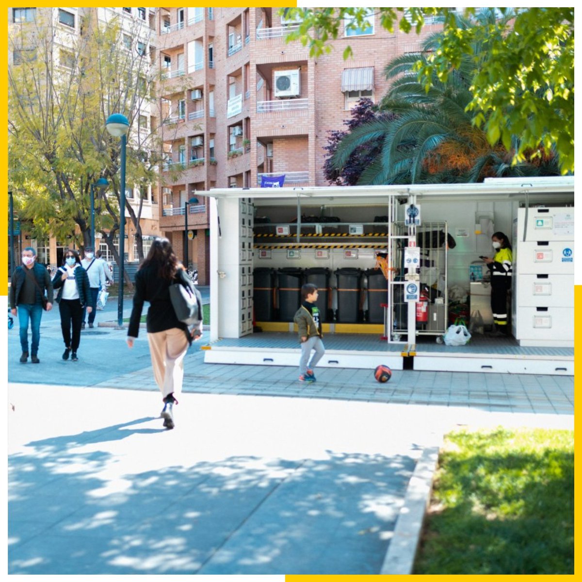 Bon dia i bon inici de setmana! Hui els #ecoparcs mòbils de l'<a href="/AjuntamentVLC/">Ajuntament València</a> i l'@EmtreEntitat 🚛 estan a:

📍 #Russafa: Pl. Dr. Landete, 2
📍 #Benimaclet: Pl. Benimaclet, 7
📍 #Cabanyal - Canyamelar: Pl. Setmana Santa Marinera, 2
📍 #Massarrojos: Pl. Soñador