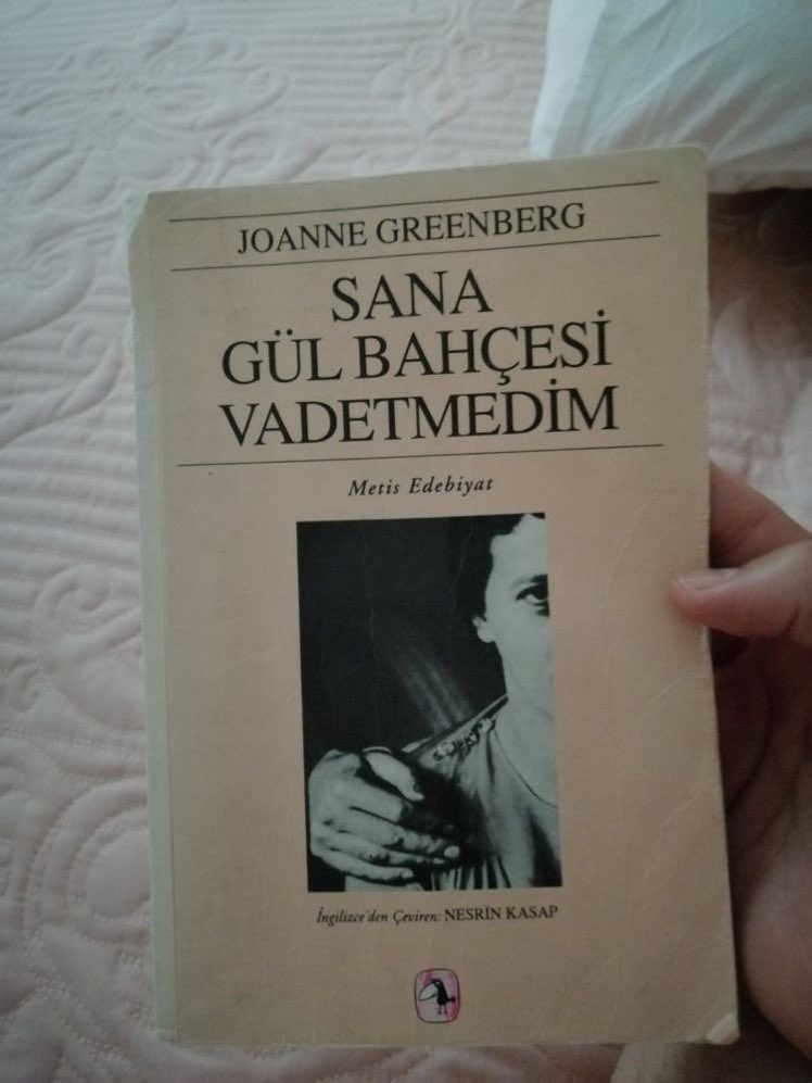 öyle güzel bir kitap ki tavsiye etmeye dahi kıyamıyorum.