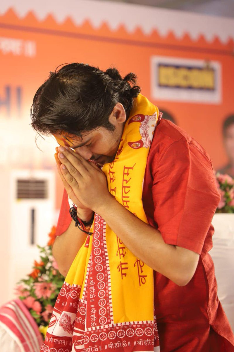 bageshwardham's tweet photo. अंबाजी(गुजरात) में आयोजित ‘’देवी-महात्म्य’’ के प्रथम दिवस की अनुपम झलकियाँ…
#bageshwardhamsarkar https://t.co/ALkBk4gaIs