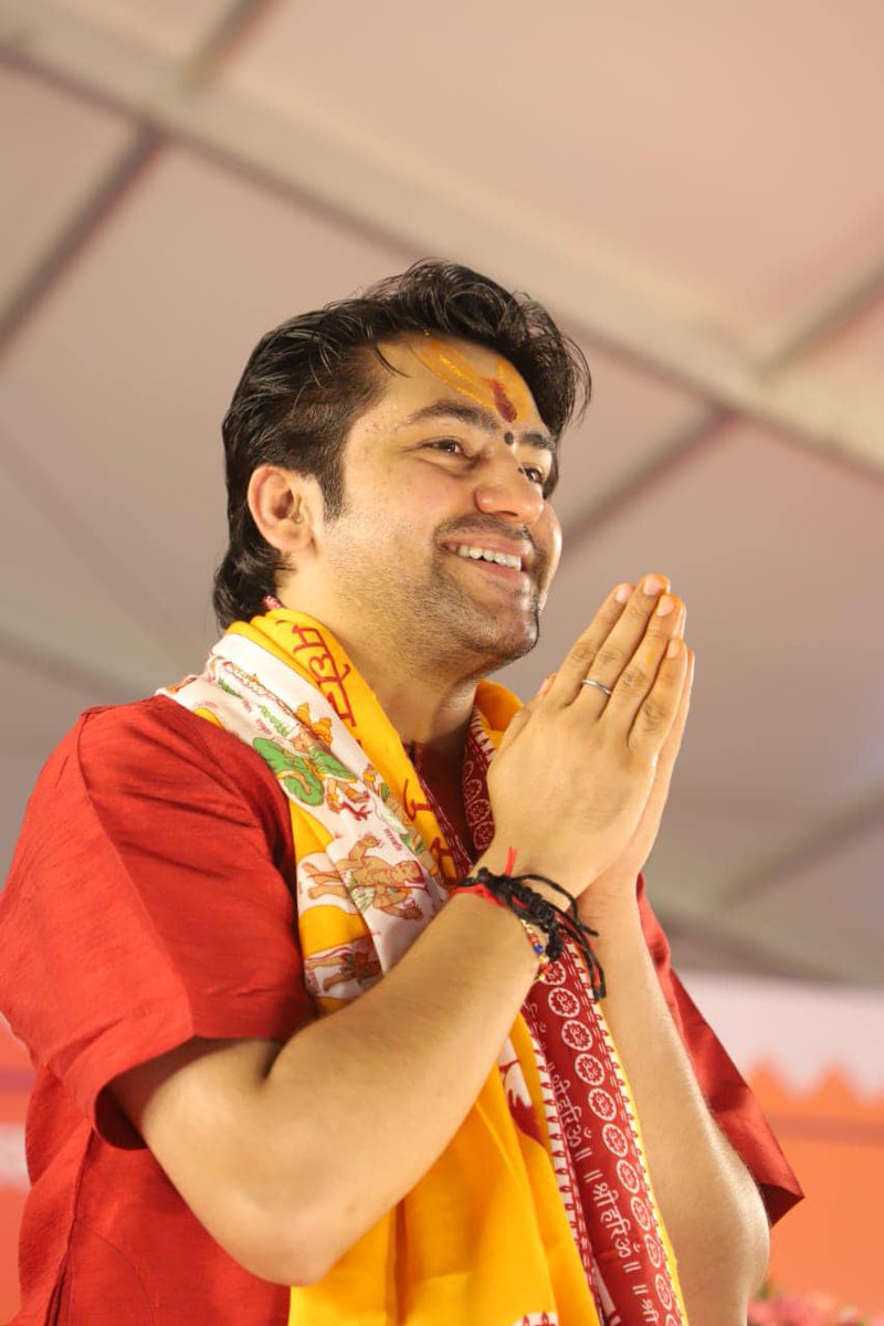 bageshwardham's tweet photo. अंबाजी(गुजरात) में आयोजित ‘’देवी-महात्म्य’’ के प्रथम दिवस की अनुपम झलकियाँ…
#bageshwardhamsarkar https://t.co/ALkBk4gaIs