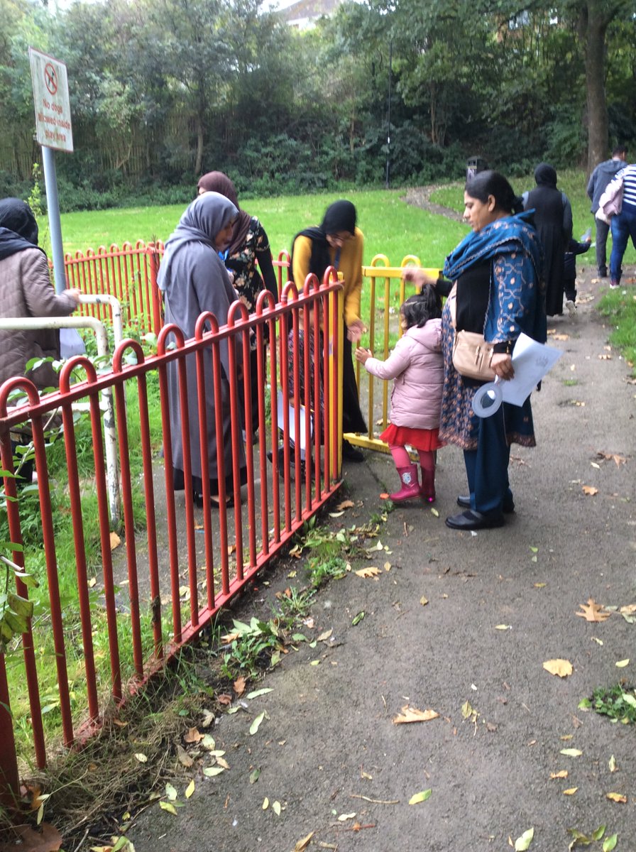 WhitewaysFS1's tweet photo. We went on our local walk to the park. Our book is We're Going on a Bear Hunt so went for a hunt around the park finding bear prints and the characters from the story. We did this with our parents and had a lovely time. https://t.co/rE38GSF2vs