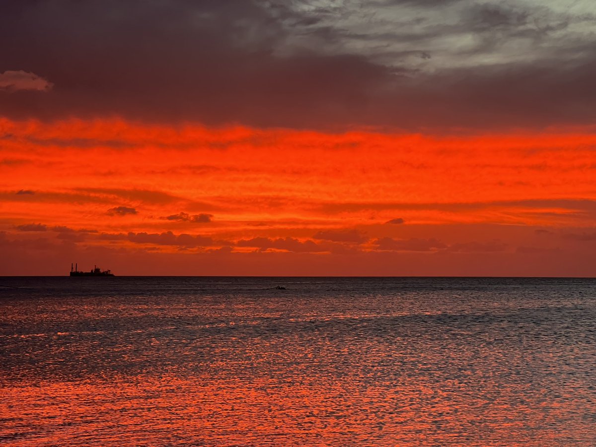 C21MM_2024's tweet image. Sunset a few minutes ago #t2c