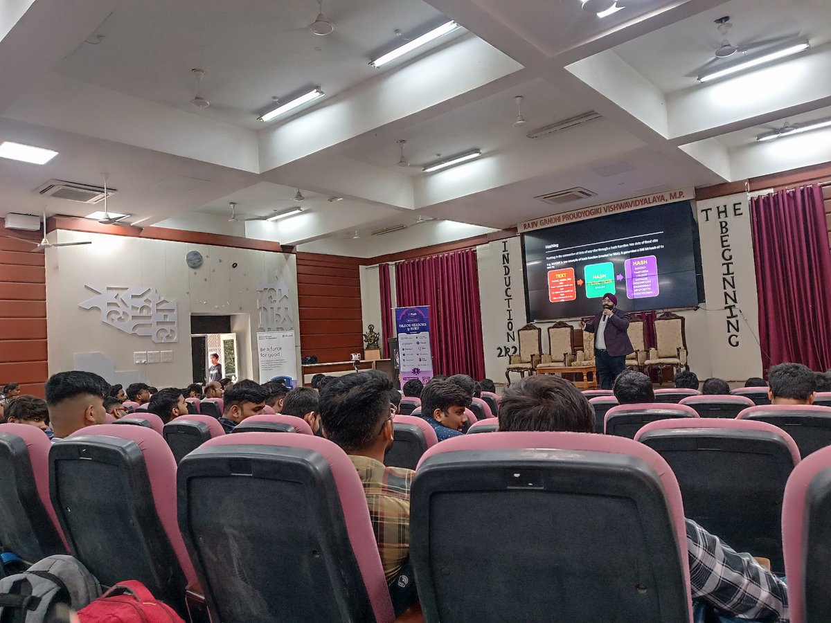 Sessions have begun, and the energy here is electric! 🚀

It's fantastic to see everyone showing up with such enthusiasm and prompt
Response at <a href="/pushprotocol/">Push</a> BRB × <a href="/Bhopal_DAO/">Bhopal DAO | Hiring</a> 🔥.

Let's keep the momentum going! 💪 #PushBRB #BhopalDAO #BRB