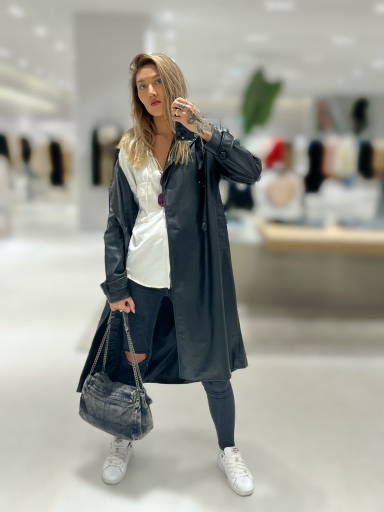 CReidunn's tweet photo. #2023style #zarawinter #blacklongjacket #leatherjacket #fashion #modeling https://t.co/5fpY5GffT9