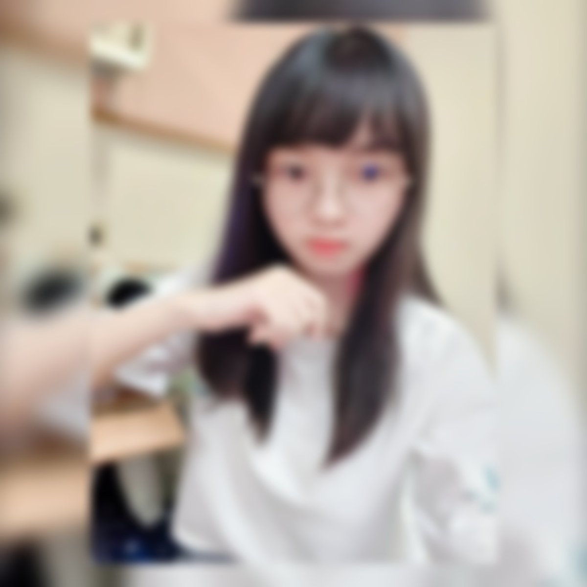 掉追蹤時間！！🤣（喂？？？

今天下午沒課耶ｗ（歡呼XDDD 
第二張照片都是最近拍的照片
再拼貼成一張的✨✨不知道會不會有人喜歡看我分享這些🥺🥺
可以留言告訴我嗎🥹🥹

我這張自拍又是一個趁坐我後面的室友不注意快速偷偷拍的🤣🤣
偷偷跟你們說 前幾天我好像是被告白了欸（喂？？？其實我很意外🫠 https://t.co/6x065Zpia6