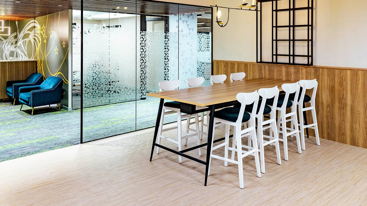 SmartworksInd's tweet photo. #ClientShowcase Glimpse into the vibrant workspace we created for a leading American multinational chain of coffeehouses and roastery reserves that fosters connectivity.
Customise your ideal workspace with Smartworks: https://t.co/X5XzcfxFn2
#smartworks #managedspaces #flexspace https://t.co/8IaPxpO4jP