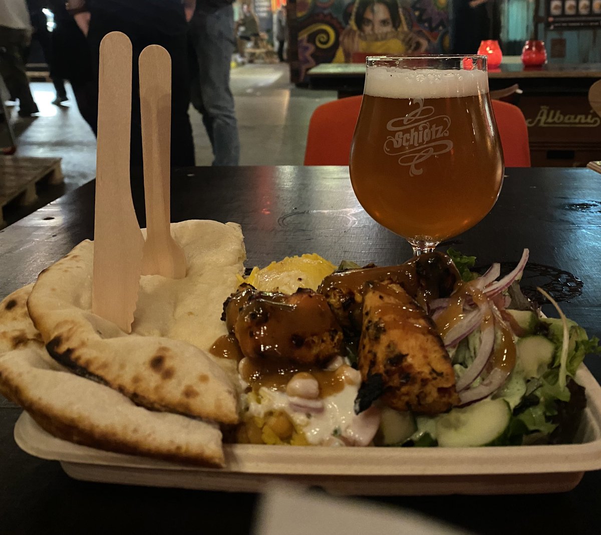 maverickbhatia's tweet photo. Indian food with Denmark 🇩🇰 beer https://t.co/kNjcNNDXa4