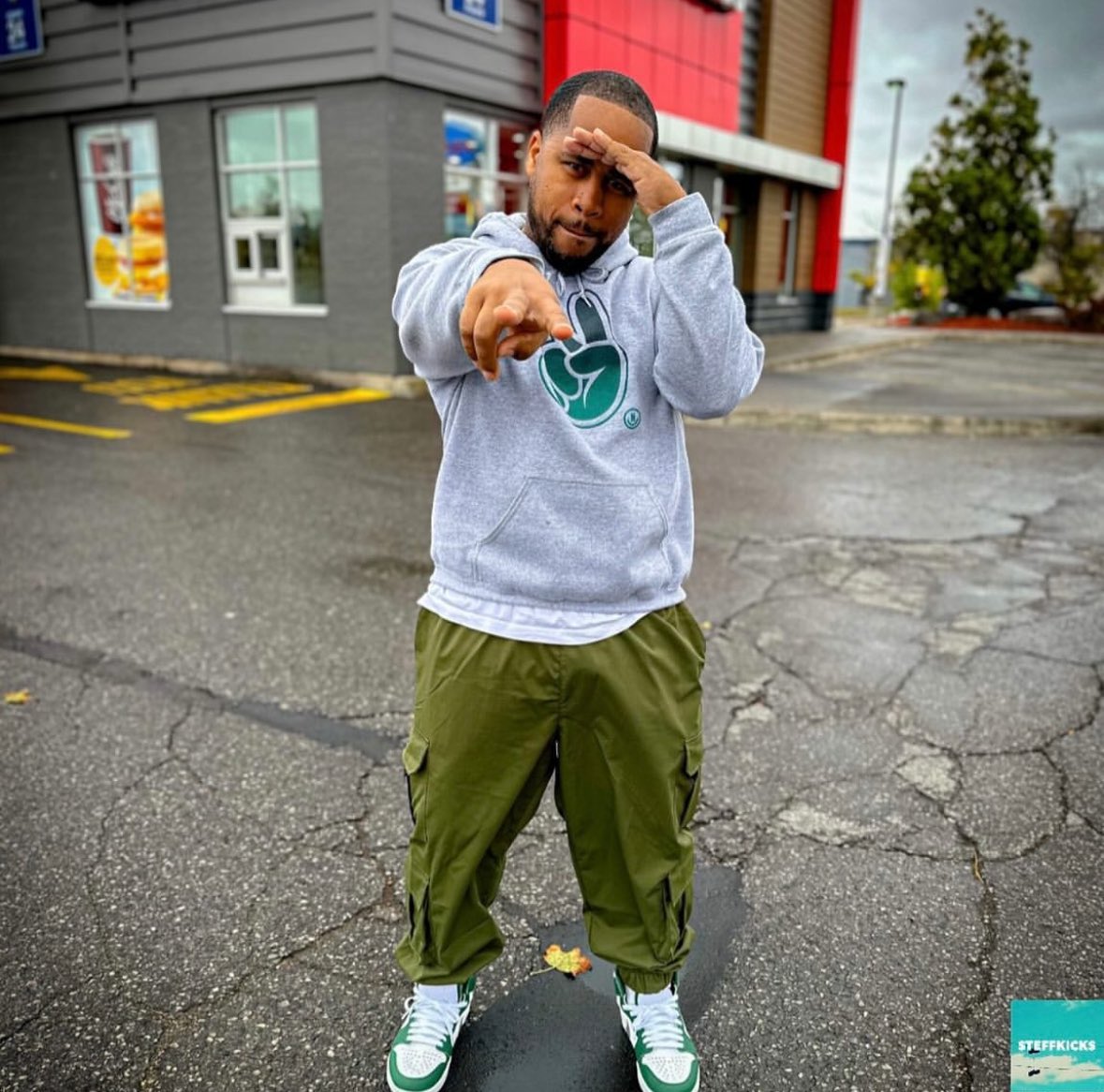 steff_kicks's tweet photo. #FallSeason2023 is when all the dope “it’s warm but it’s cold” drip can come out… am I right?
Follow my #Tiktok #Youtubechannel
https://t.co/VC1CUC3xWD
https://t.co/0HsXTkibGq
#SteffKicks #SKNation
#SNKRSApp #SNKRS
#jordan1retro #snkrskickcheck https://t.co/eebLs9gLnA