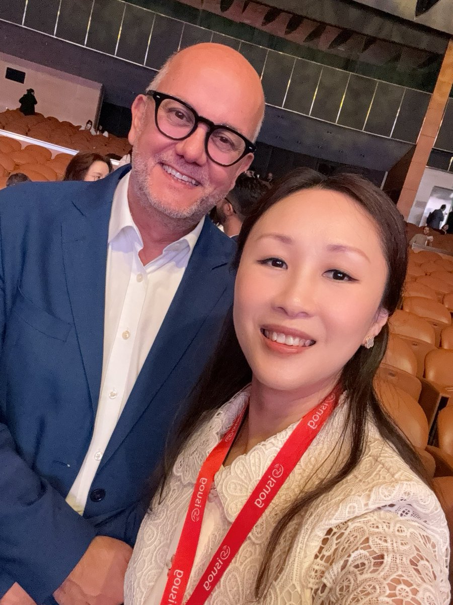 With the guru of AI imaging in #WomensHealth. Many congratulations to Prof Aris Papageorghiou for his plenary lecture <a href="/ISUOG/">ISUOG</a>  <a href="/FetalUltrasound/">Aris Papageorghiou</a>