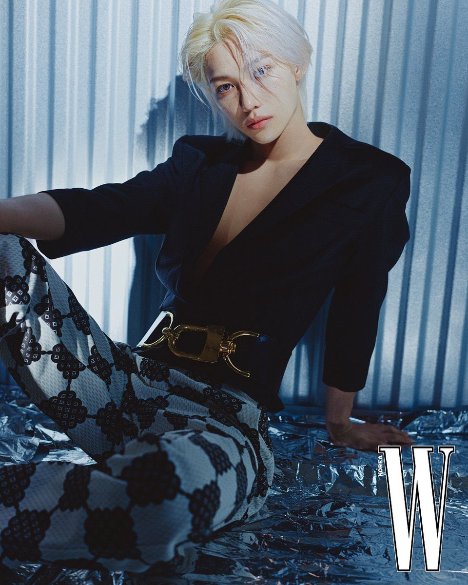 viraltakes's tweet photo. Felix of Stray Kids looks stunning for the November 2023 issue of W Korea. https://t.co/DirsA4lVHK
