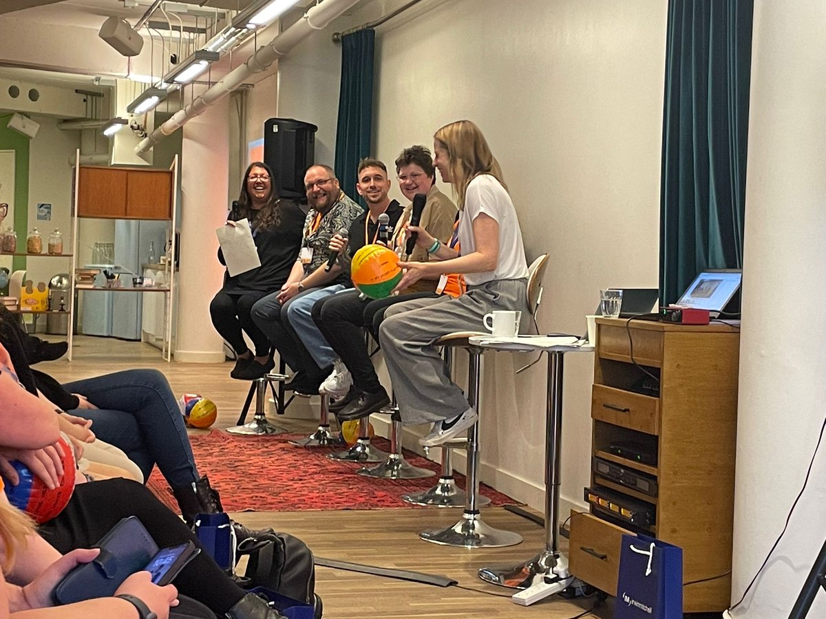 BeckyB_08's tweet photo. Had a fantastic time at #ShineConnect @ShineCancerSupp on Saturday. It was great to meet everyone! Hearing from the Young Adult Cancer Panel about their experiences was really informative and Prof Gerard Evans talk about advances in cancer treatment was brilliant. https://t.co/TKqknBLTYn