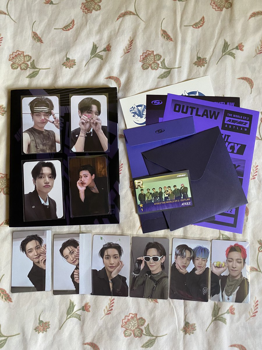 rosienity's tweet photo. ♡📦 from @chwliane 

outlaw pcs came home safely! nagulat ako sa free album🤧 thank you so much po!

 #mailfromVia https://t.co/9WR5HO9A5L