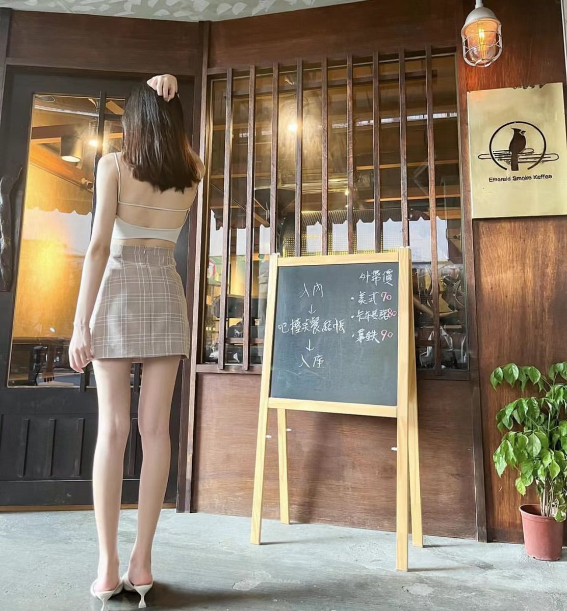 Love is a vine that grows into our hearts。