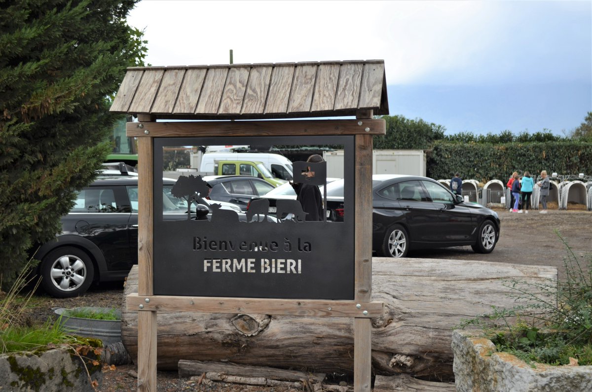 CagiGeneva's tweet photo. It was last Saturday
A visit to Bieri's farm to discover #Genevacountryside at #Avully and to taste a #raclettecheese 🧀among the cows 🐄!
An excursion of the Welcome Programme ! https://t.co/Q1Lp9qRk74