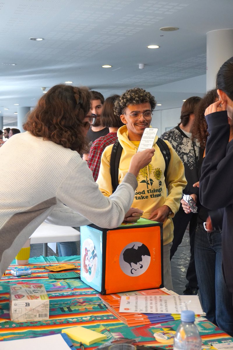 ­Jeudi 5/10, l'association @starting_block_ s'est rendue à l'ENSEA pour une après-midi de sensibilisation au #Handicap et à l’#Inclusivité. Etudiants et membres du personnel ont participé à 3 ateliers d'immersion. Merci à eux ! ➡ ensea.fr/fr/objectif-se…