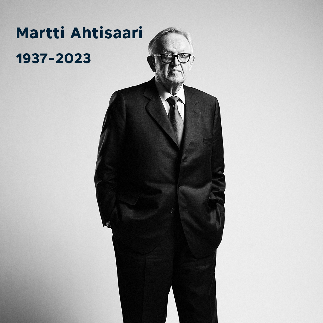 cmioffice's tweet photo. CMI:n perustaja, presidentti Martti Ahtisaari on kuollut. Hän oli kuollessaan 86-vuotias.

Ahtisaarta jäävät kaipaamaan vaimo Eeva ja poika Marko, hänen ystävänsä ja kollegansa ympäri maailman sekä kaikki CMI:n nykyiset ja entiset työntekijät.

Lue lisää: https://t.co/EvHQtgJDsx https://t.co/rE9rEjHGAb