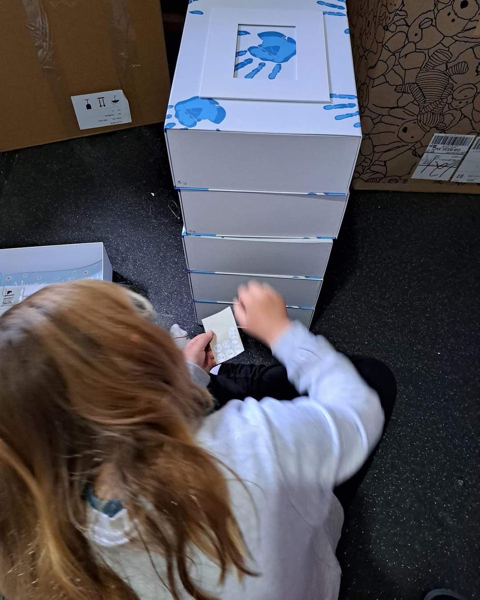 MadeMarkCharity's tweet photo. Great to be packing again now that our latest bulk order of boxes has arrived! 🙌

Packing today for Royal Preston Hospitals Bereavement Centre and Norfolk and Norwich Organ Donation Team, with lots more orders to follow. 

Thank you to these teams for your amazing work 💙🫶 https://t.co/XPYv8c1ZDj