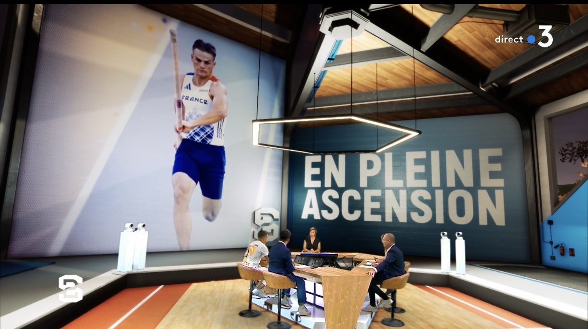 lefortmanu's tweet photo. 📺 #STADE2 votre terrain de sport préféré 🔥🔥🔥

📌 Vous étiez + de 1.4M à nous suivre
📈Pic 2M (6 PDA)

Merci pour votre fidélité🙏🏻
Merci @thibaut_collet notre invité 
Merci aux équipes @francetvsport autour de @CelineRx 

📍#STADE2 tous les dimanches 20h10 @France3tv https://t.co/4byBbFHfLL