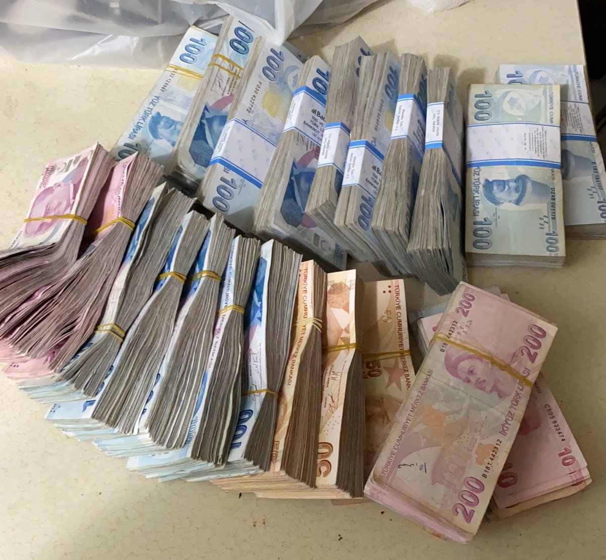 Beraber yemek isteyen gelsin