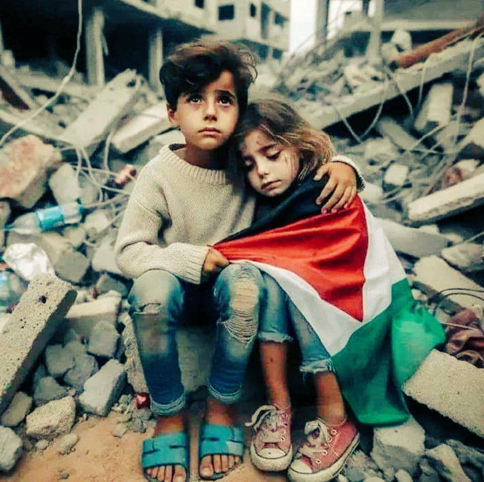 "أنا الخفيفُ الذي للقبرِ تحملُهُ على يديكَ بلا نعشٍ لخِفَّتِهِ". 💔