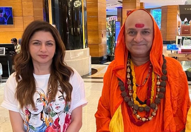 फिल्म अभिनेत्री भाग्यश्री अयोध्या से दिल्ली आने पर दर्शन मेला हेतु हमारे कैम्प शिविर में पधारी ।।