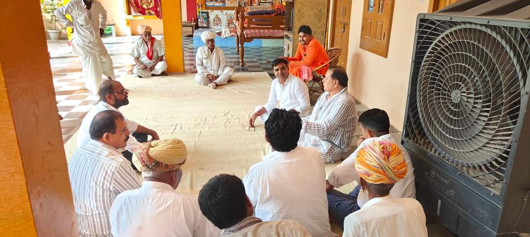 विधानसभा क्षेत्र के #खासरवीं में शारदीय नवरात्रि के पावन पर्व पर श्री ढ़ब्बावाली माताजी मंदिर में पूर्व विधायक श्री जीवाराम जी चौधरी के साथ दर्शन कर क्षेत्र में सुख शांति एवं खुशहाली की कामना की तथा श्री श्री 1008 श्री भवानी गिरी जी महाराज से आशीर्वाद प्राप्त किया।

#सांचौर