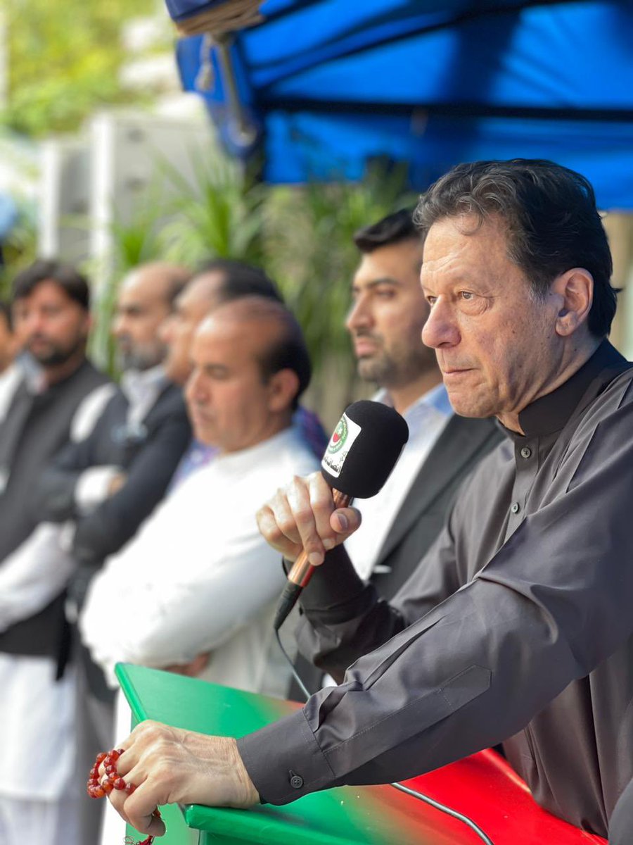 InsafPK's tweet photo. ہمت و حوصلے اور جرات کا نشان ! 
پاکستان کے وقار کی علامت عمران احمد خان
#StopInjusticeToKhan https://t.co/eEgyMjxD3p